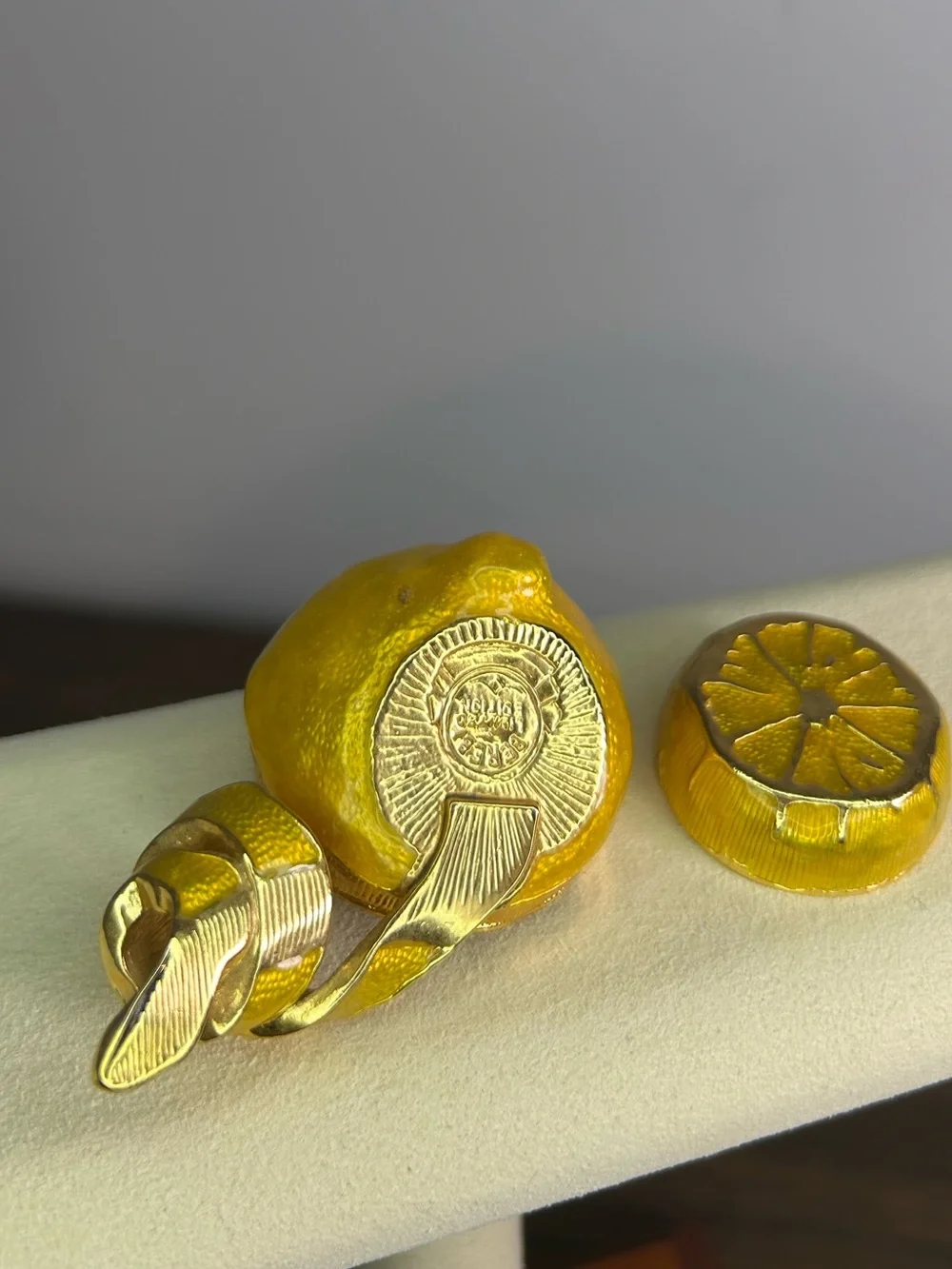 Edgar Berebi Lemon Enamel Trinket Box w/ Matching Charm Citrus Rare Collectible - Picture 13 of 16
